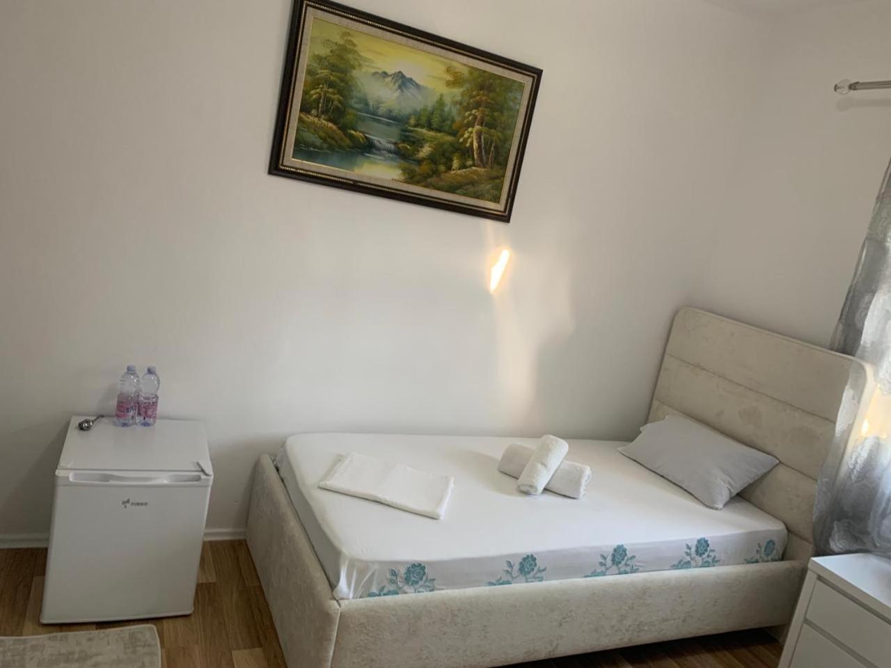 Appartamento Flat In Berat'S Center Esterno foto