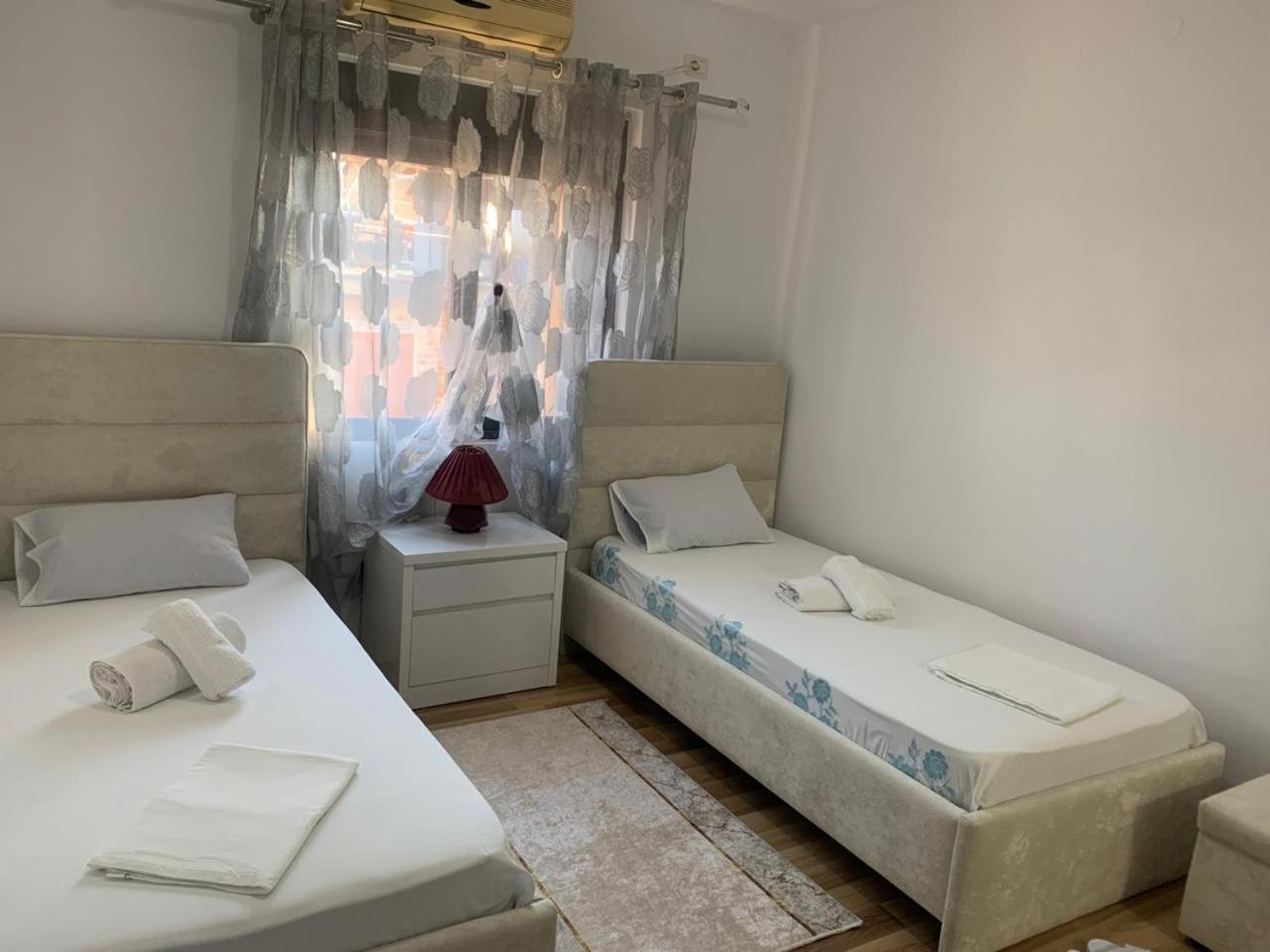 Appartamento Flat In Berat'S Center Esterno foto