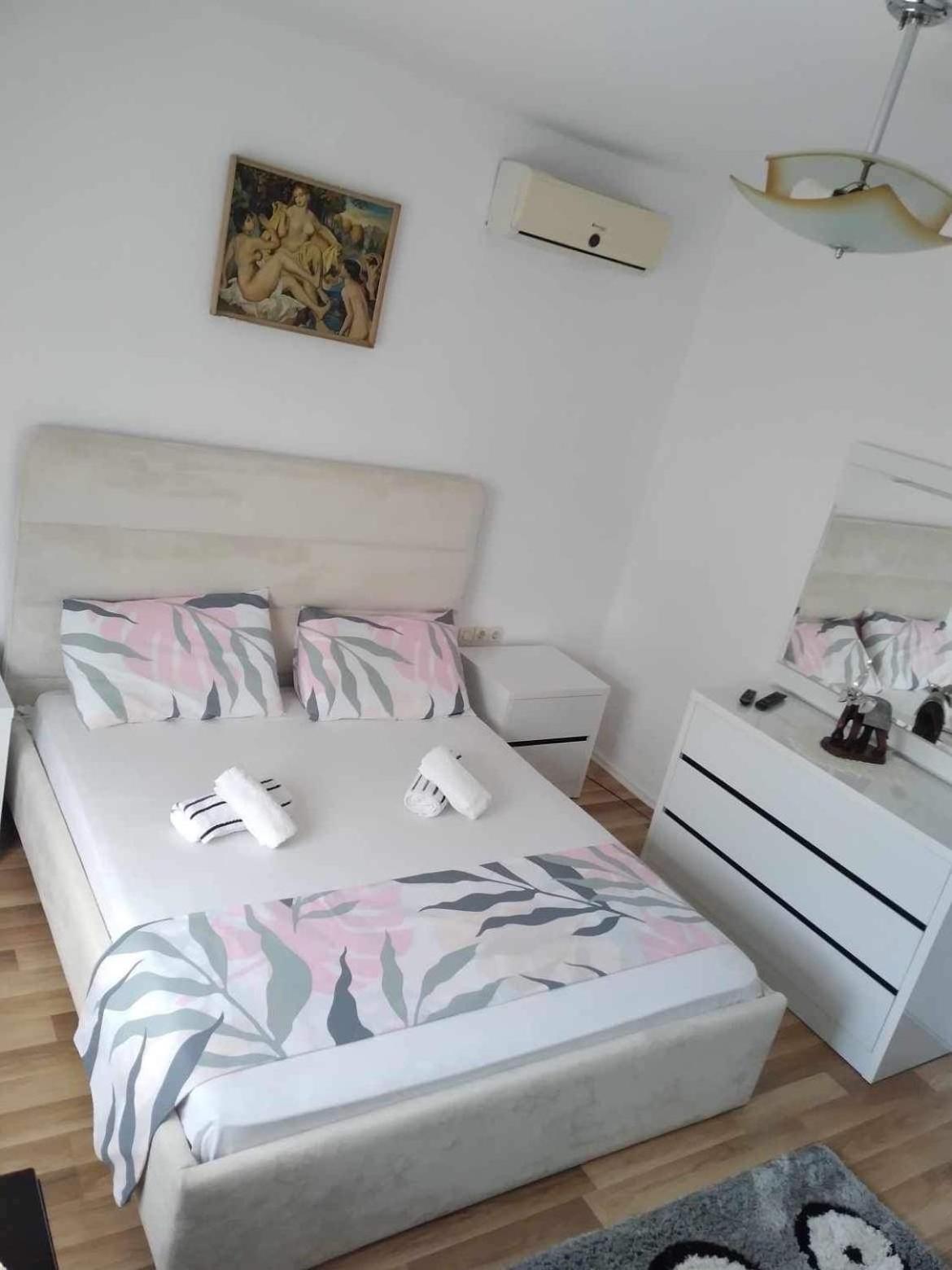 Appartamento Flat In Berat'S Center Esterno foto